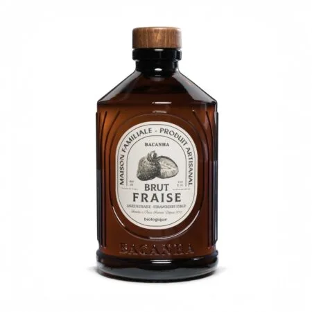 Flacon de sirop Bacanha goût fraise 400 ml, parfait pour vos boissons et desserts.