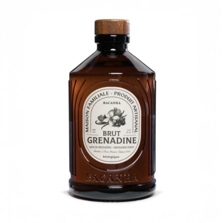 Flacon de sirop Bacanha goût Grenadine 400 ml, parfait pour des boissons fraîches et sucrées.