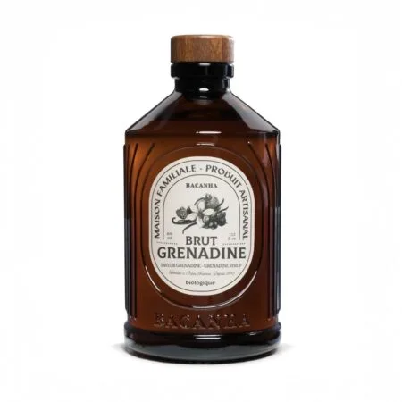 Flacon de sirop Bacanha goût Grenadine 400 ml, parfait pour des boissons fraîches et sucrées.