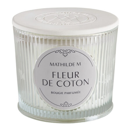 Bougie fleur de coton 400g dans un décor raffiné et apaisant