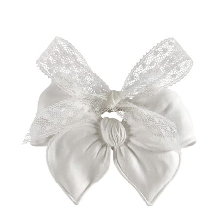 Plâtre parfumé en forme de nœud délicat, diffusant la senteur fraîche et élégante de Voile de Lin de Mathilde M. Une touche de raffinement et de douceur dans chaque pièce.