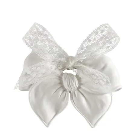 Plâtre parfumé en forme de nœud délicat, diffusant la senteur fraîche et élégante de Voile de Lin de Mathilde M. Une touche de raffinement et de douceur dans chaque pièce.