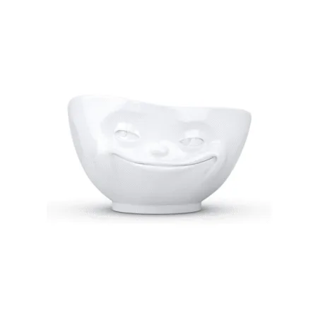 Bol blanc avec un sourire espiègle prêt à piéger ton p’tit dej