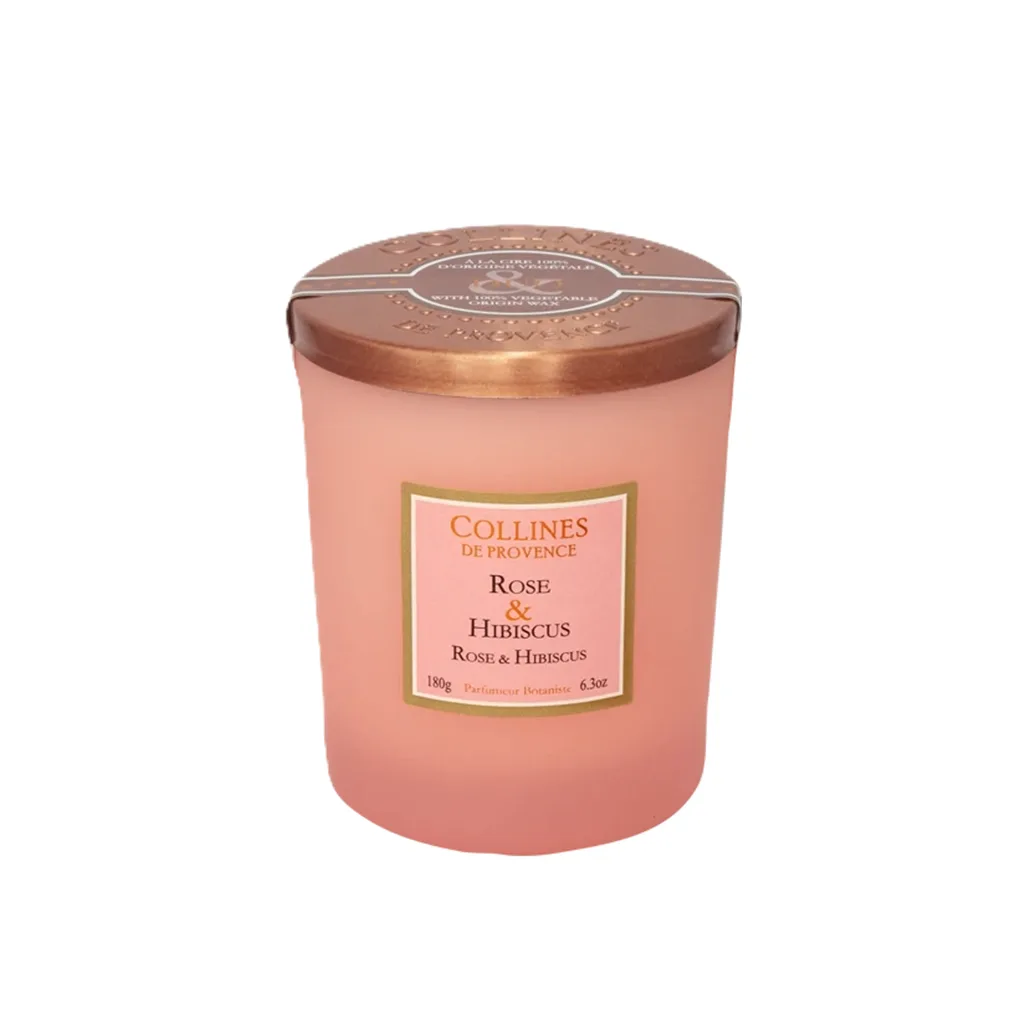 Bougie parfumée Rose & Hibiscus 180g – Colline de Provence, en cire végétale, au parfum floral solaire, pour une ambiance chaleureuse et élégante.