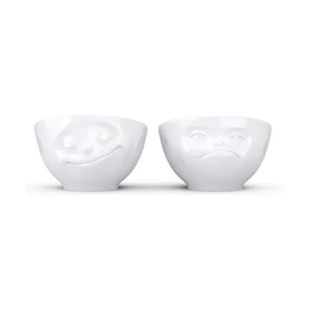 Duo de coquetiers expressifs : l’un souriant et joyeux, l’autre en colère.