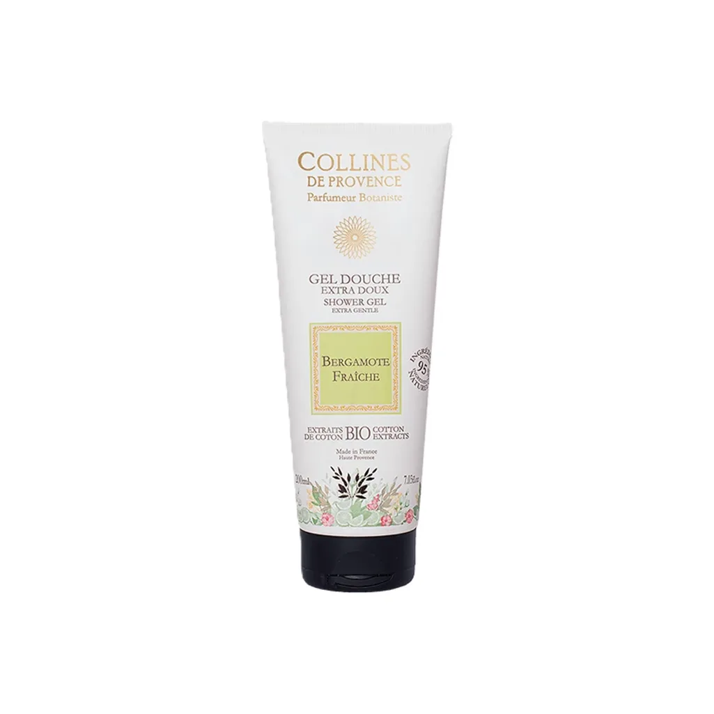 Flacon de gel douche Colline de Provence 200ml senteur Bergamote Fraîche, posé dans une salle de bain lumineuse aux accents naturels.
