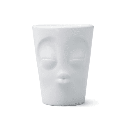 Mug en céramique avec anse, affichant une expression qui souffle un bisou.