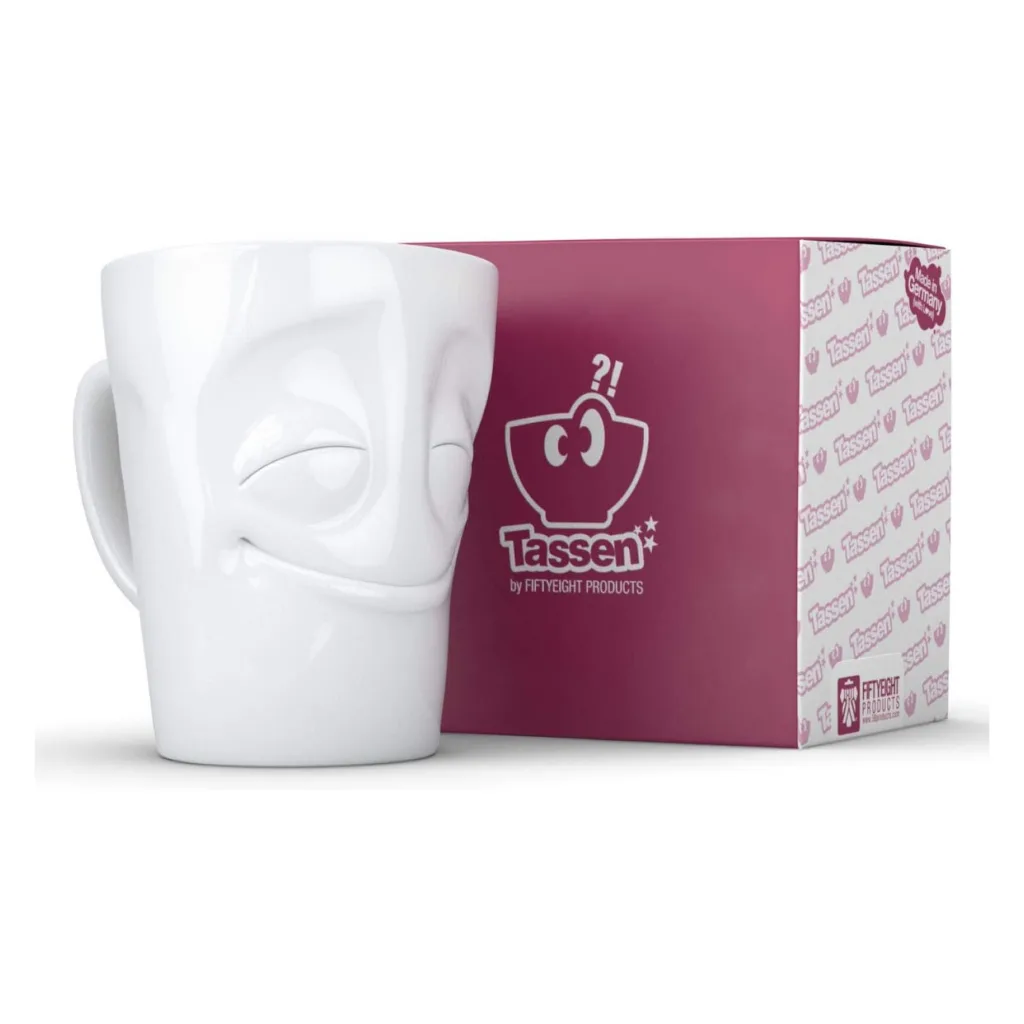Mug en céramique avec expression heureuse et yeux pétillants.