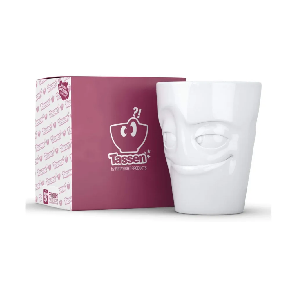 Mug en céramique avec une expression malicieuse.