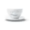 Tasse à thé en céramique avec visage faisant un clin d'œil, vue de face