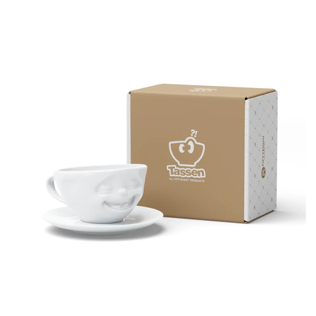 Tasse à thé vue du dessus avec visage rieur
