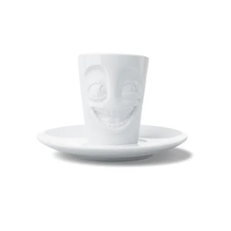 Tasse à expresso avec expression rieuse, vue de face