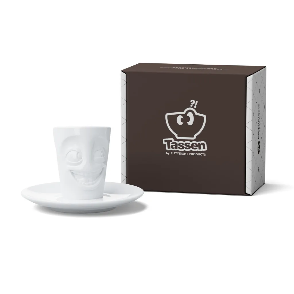 Tasse à expresso vue du dessus avec visage rieur