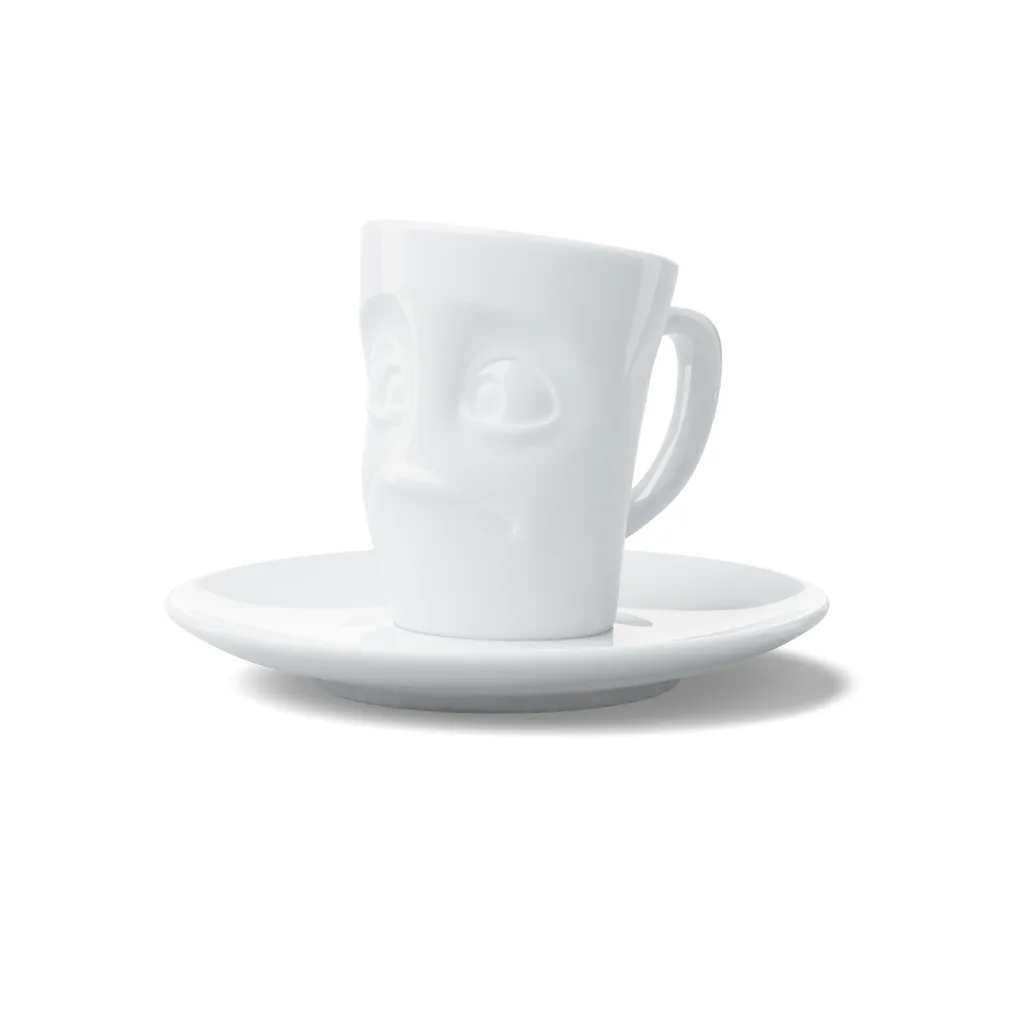 Tasse à expresso expressive, visage suppliant, vue de trois-quarts