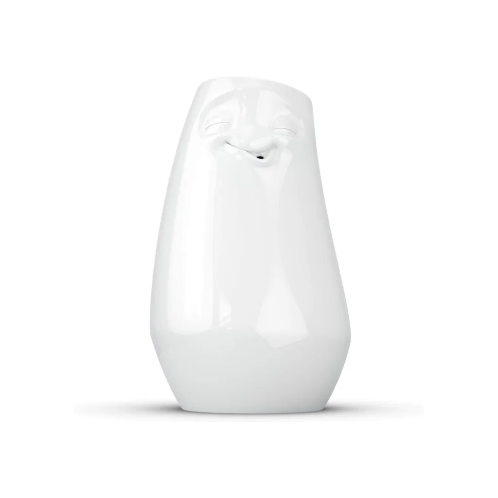 Vase en céramique avec expression détendue, vue de face