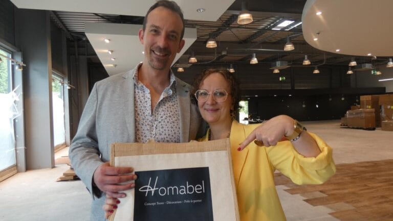 Installée à Bruay-la-Buissière, la boutique Homabel vous propose une sélection originale d’objets de décoration, d’accessoires tendance et d’idées cadeaux pour toutes les occasions. Dans une ambiance chaleureuse et créative, découvrez un univers inspiré par le savoir-faire local, l’artisanat et l’amour des belles choses. Que ce soit pour offrir ou se faire plaisir, Homabel est l’adresse idéale pour trouver ce petit plus qui fait toute la différence.