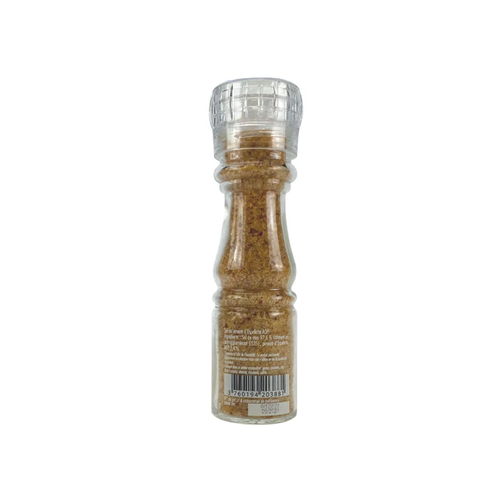 Zoom sur grains de sel de mer avec piment d’Espelette AOP