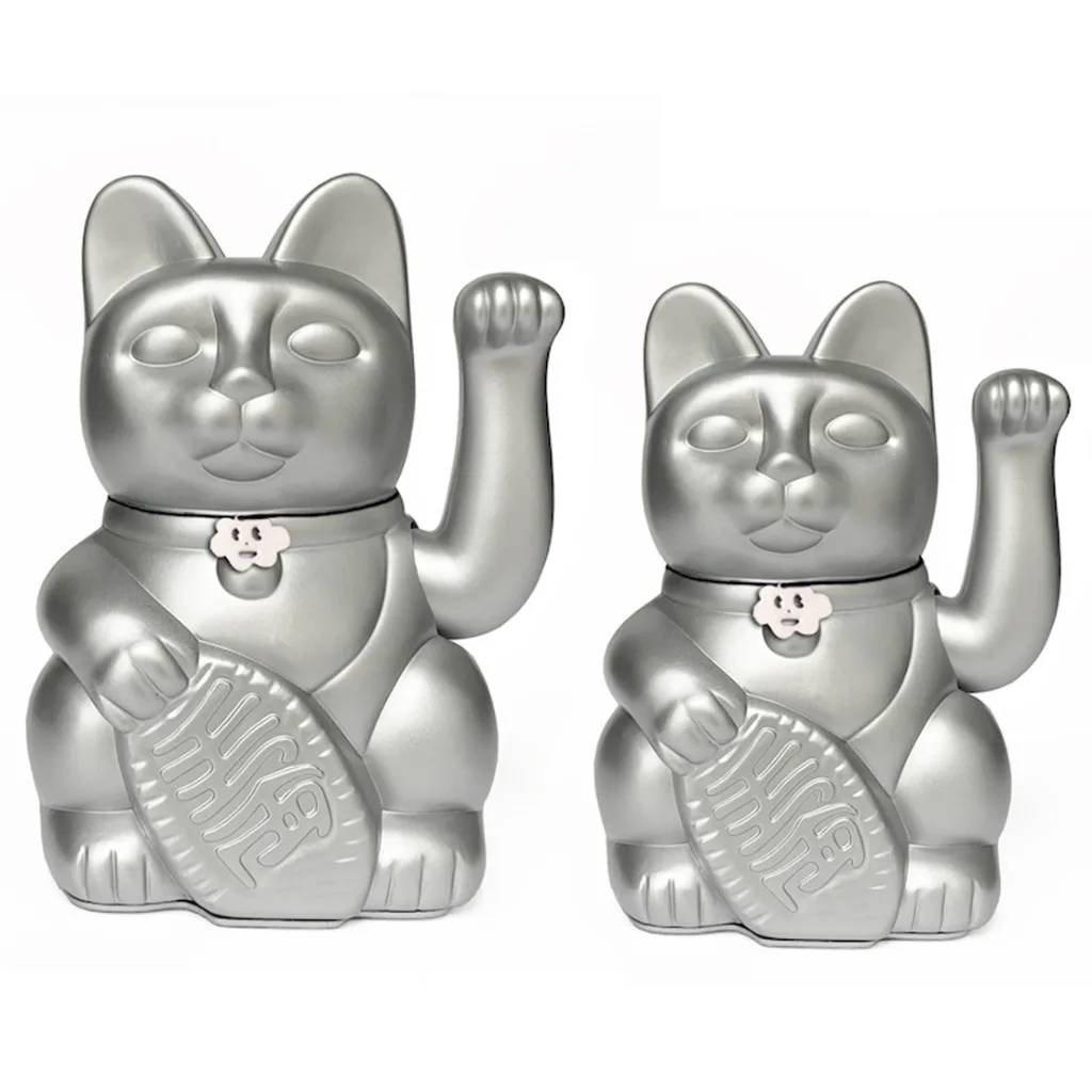 Grand chat chance argenté avec mouvement de patte