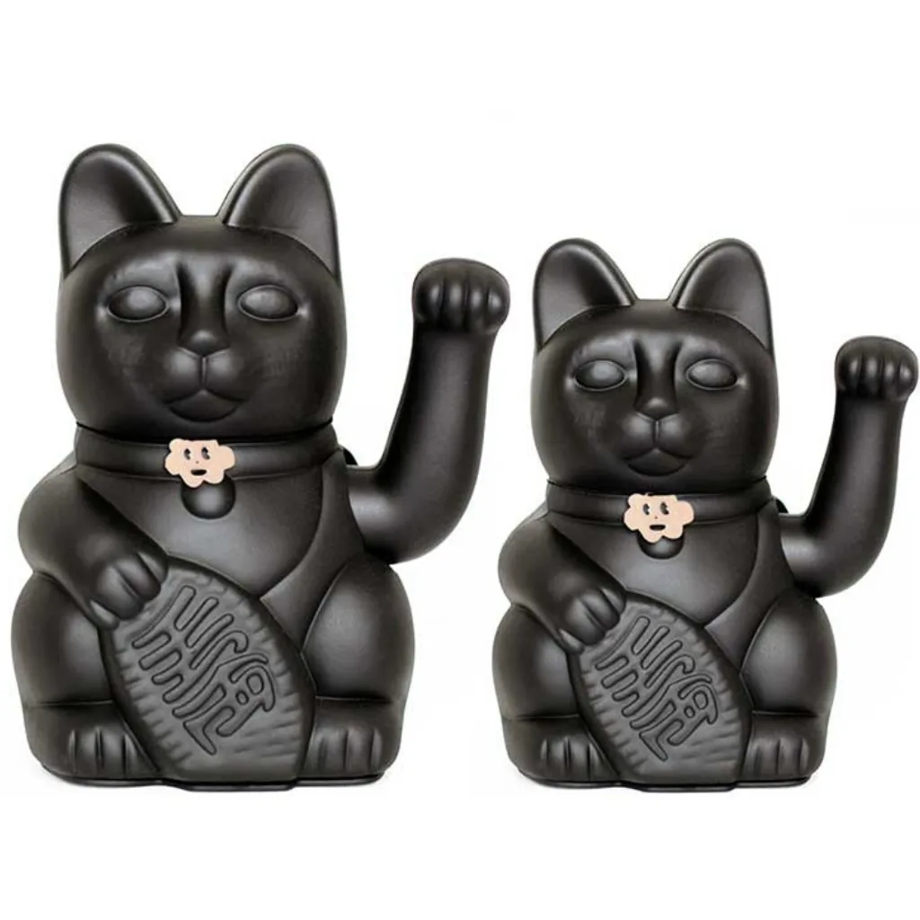 Lucky Cat Noir Mat tailles M et L côte à côte