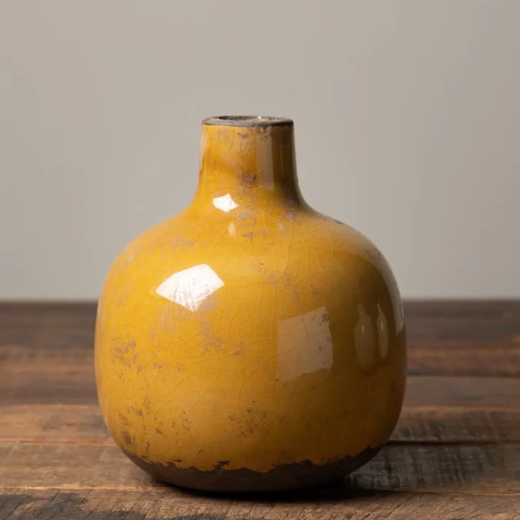 Vase design en céramique, moutarde mat, style contemporain