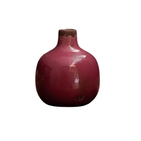 Vase rond rose foncé en céramique, texture brute et patine vieillie