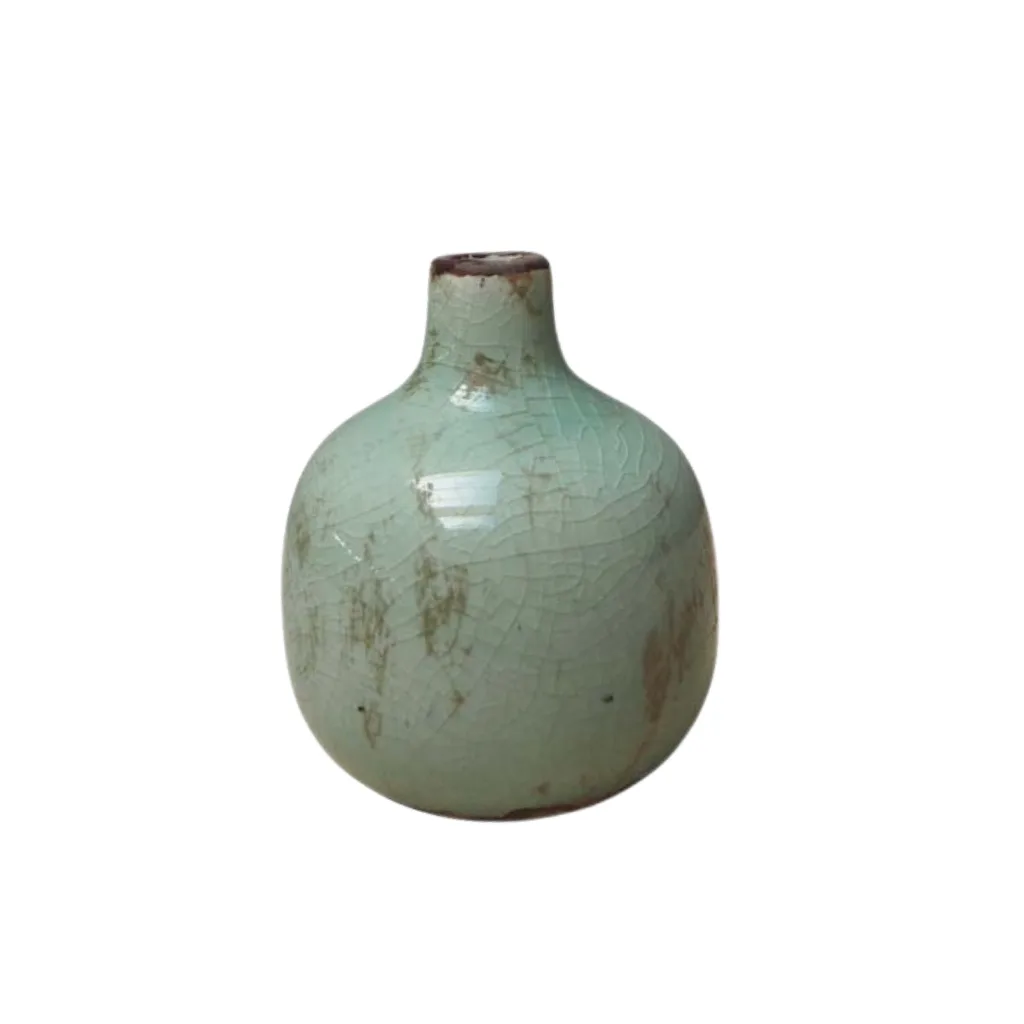 Vase en céramique vert de gris, forme ronde, texture brute, ouverture étroite