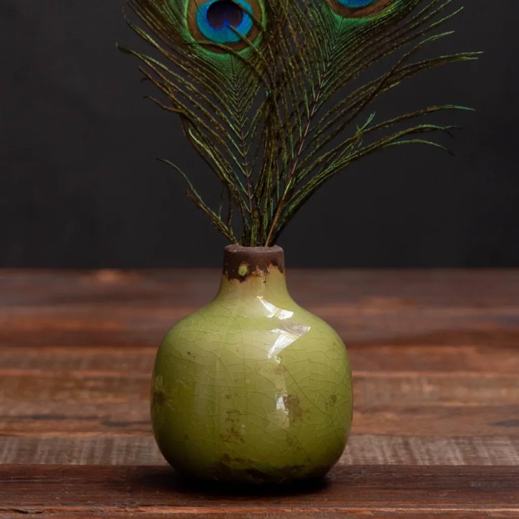 Détail de la texture artisanale du vase CHEHOMA vert