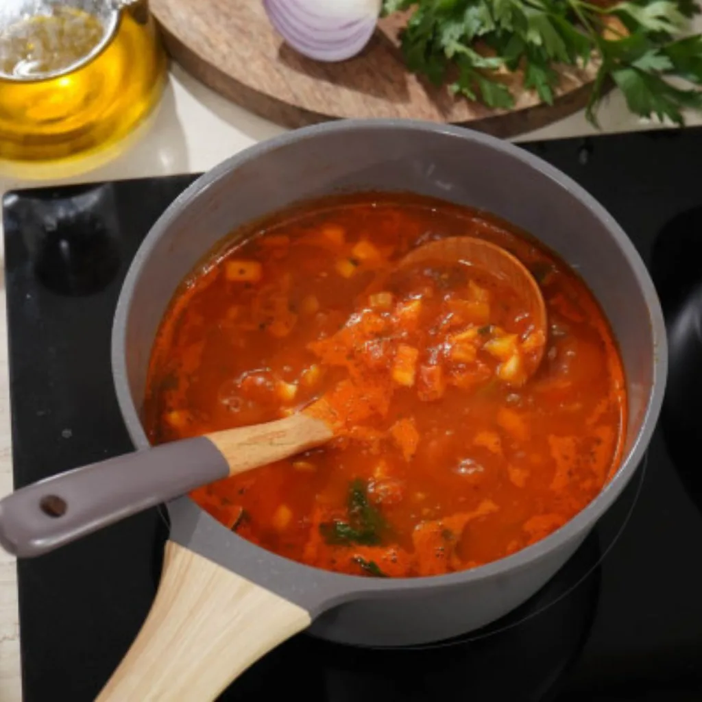 Intérieur antiadhésif sans PFAS de la casserole marron Cookut