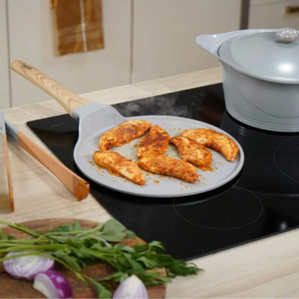 Profil de la poêle plancha crêpière Cookut grise 26 cm, manche bois polymère