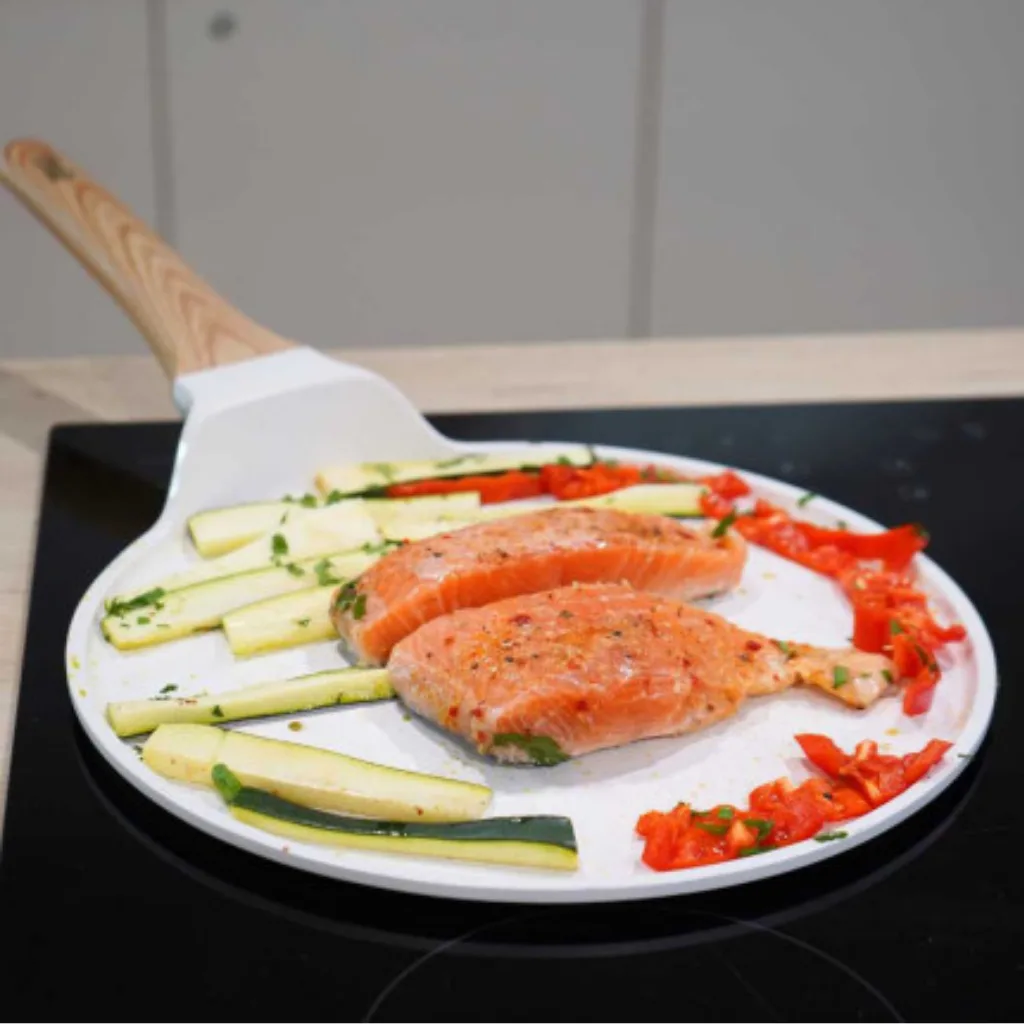 Vue de dessus de la poêle plancha Cookut blanche 26 cm avec manche imitation bois